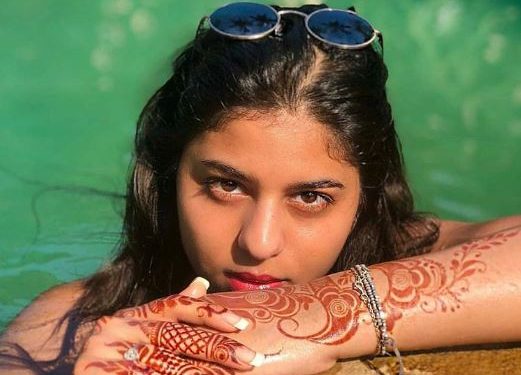 Suhana Khan poses by the pool with mehndi on hand; pic goes viral