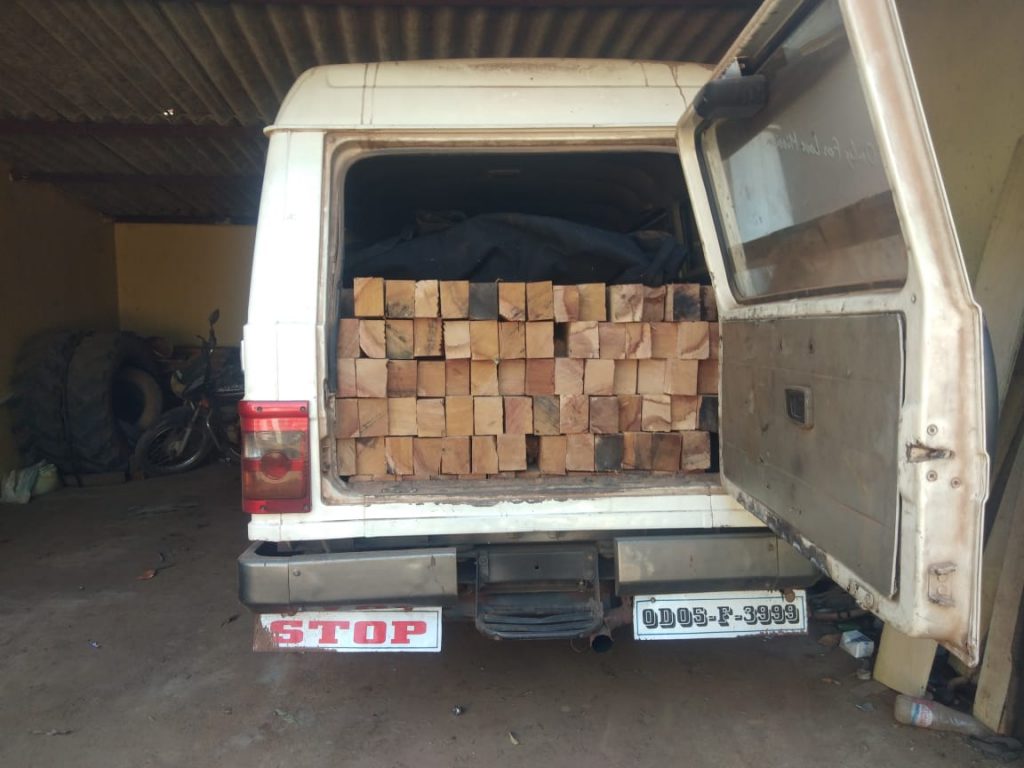 Three timber-laden vehicles seized in Keonjhar