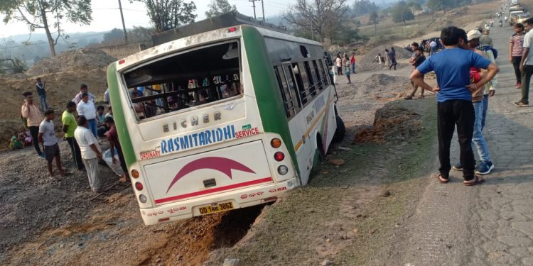 Helper killed, 30 passengers injured as bus turns turtle in Sundargarh 