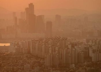 Air pollution linked to much greater risk of dementia