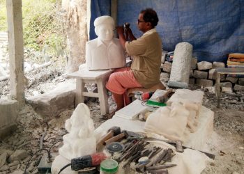 Bharat urges Gen X to take to sculpting