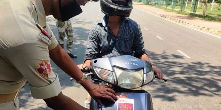 Commissionerate Police to issue ‘CHECKED’ stickers for vehicles working during lockdown