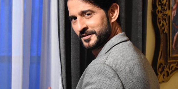 Happy birthday Hiten Tejwani; Do you know Gauri Pradhan is his second wife?