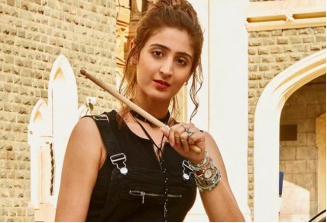 Happy birthday Dhvani Bhanushali; interesting facts about the singer