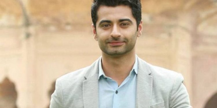 Harshad Arora gifts roses to women on set of 'Tera Kya Hoga Alia'