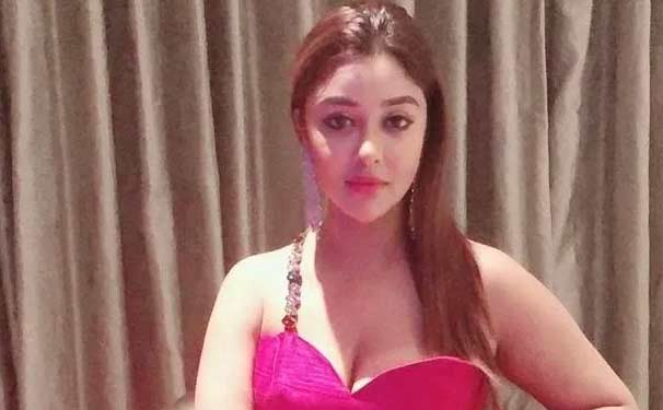 Style icon Payal Ghosh looks adorable in pink and peach