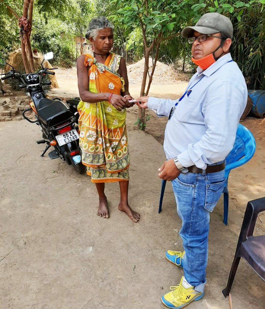 Old-age pension reaches beneficiaries’ doorsteps in Nabarangpur