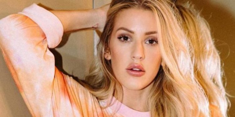 Singer Ellie Goulding helps provide phones to the homeless during lockdown