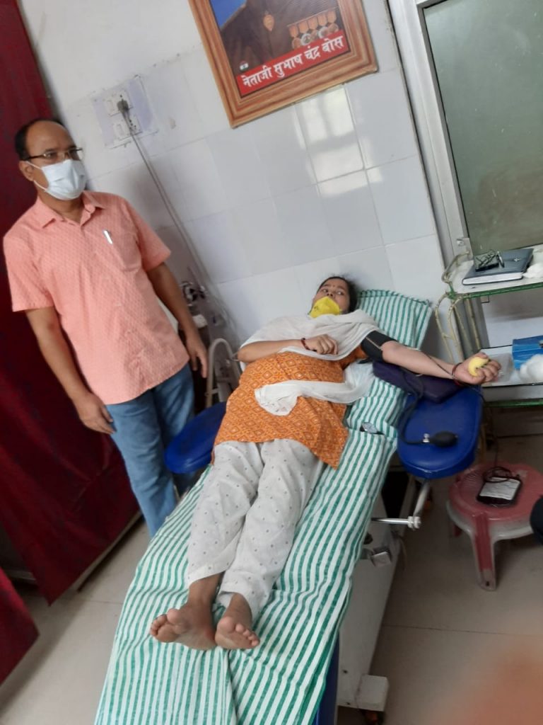 Nuapada-district-collector-donates-blood