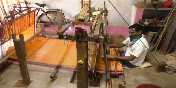 Weaver community in Bolangir faces threat to livelihoods amidst lockdown