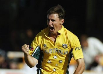 PORT ELIZABETH- MARCH 18:  Brad Hogg of Australia celebrates taking the wicket of Russel Arnold of Sri Lanka during the ICC Cricket World Cup semi final match between Sri Lanka and Australia held on March 18, 2003 at St George's Park in Port Elizabeth, South Africa. Australia won the match by 48 runs. (Photo by Hamish Blair/Getty Images)