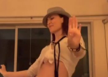 Elli AvrRam's belly dance video wows social media amid lockdown