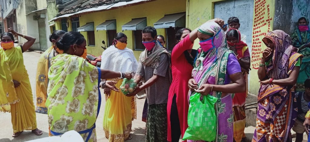 Good Sarmatians distribute mask, vegetables in Kesinga