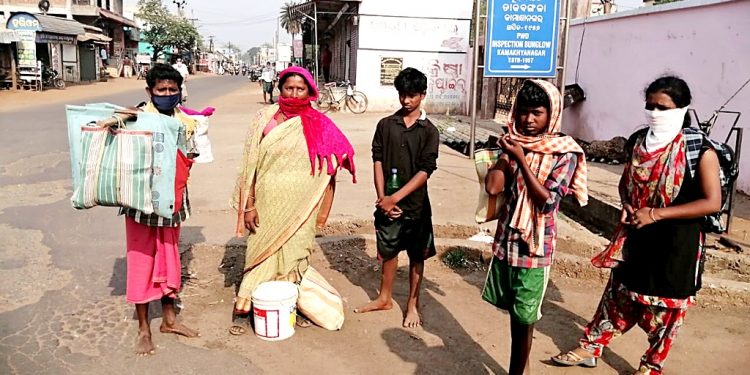 COVID-19 Lockdown: Daily wagers of Odisha struggle without wage