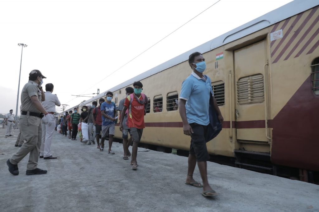 593 Odia migrant workers from Kerala reach Khordha Road station