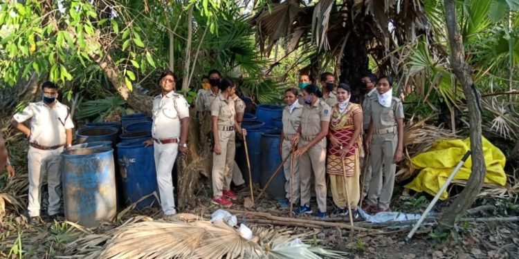 8 arrested for illicit manufacturing and sale of liquor in Angul