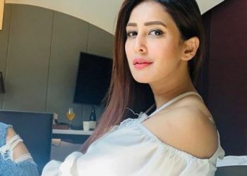 TV actress Chahatt Khanna finds paining as new hobby