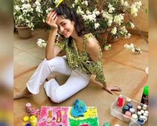 Ananya Panday's shares 'unofficial' poster of her upcoming film 'Khaali Peeli'