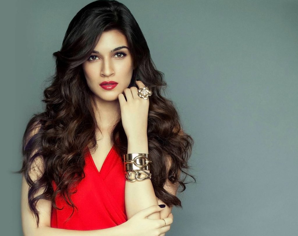 Kriti Sanon urges producers to clear dues of daily wagers; watch video