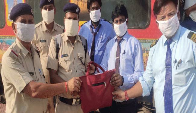 Train officials turn Good Samaritans, return cash and jewellery-laden bag to woman