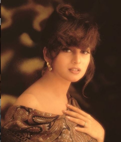 Madhuri Dixit Looks Stunning In A Throwback Pic Orissapost 