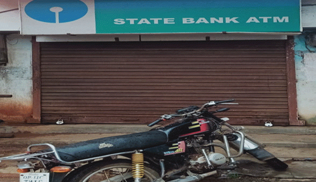 ‘No cash’ sign greets people at only ATM in Morada block of Mayurbhanj district