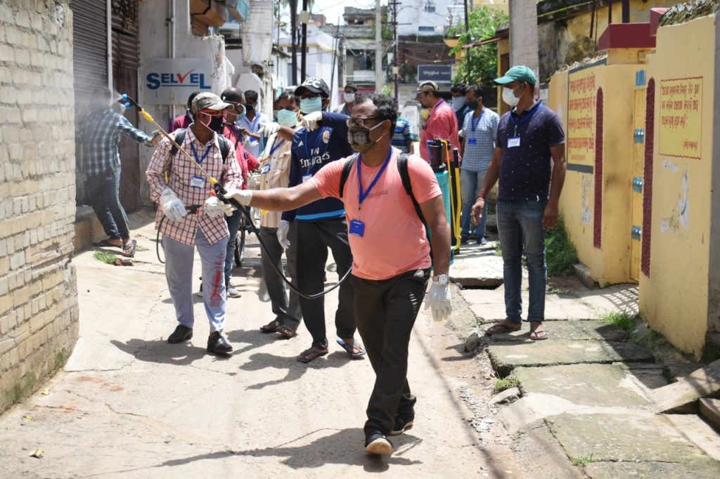 Beating shutdown blues, Cuttack locals join hands to carry out sanitation drive