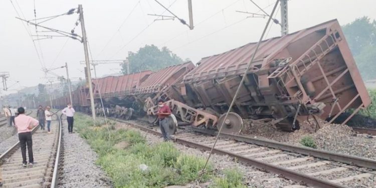 Four wagons of goods train derail in Jharsuguda 