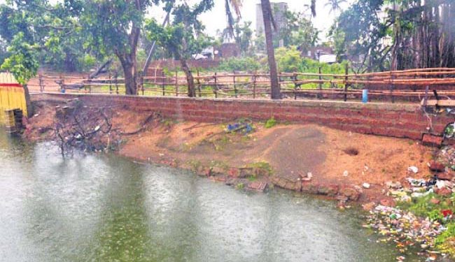 Holy Parvati Sagar tank in Puri in pathetic condition