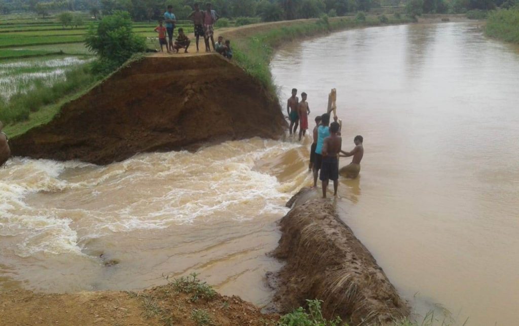 Breach in canal leaves 500 ha sand cast