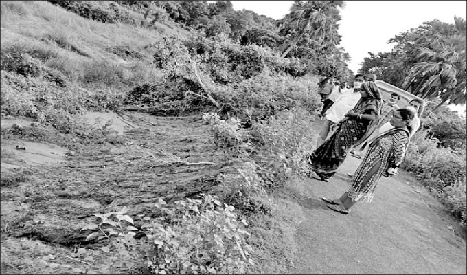 Locals in Jajpur district’s Bari block spend sleepless nights fearing flood