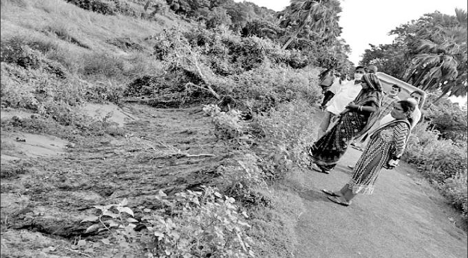 Locals in Jajpur district’s Bari block spend sleepless nights fearing flood