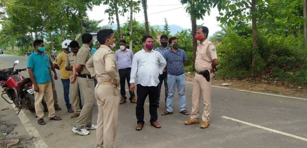 4 detained for scuffling with tehsildar during farmers’ protest 