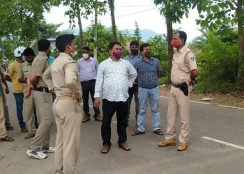 4 detained for scuffling with tehsildar during farmers’ protest 