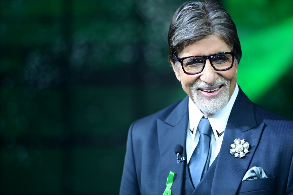 Netizens heap praises on Big B as he pledges to donate organs