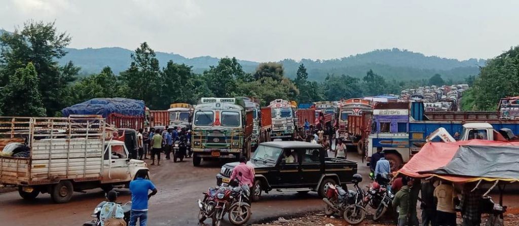 Mineral-laden trucks create traffic chaos on NH-49