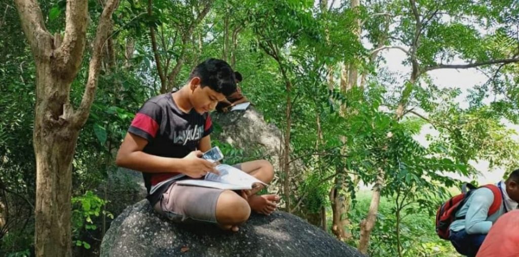 Students in Odisha’s Boudh district trek hills to attend ‘online’ classes