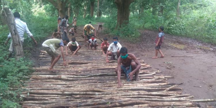 Sankrida villagers of Angul district slam administration for failure to build a proper road 