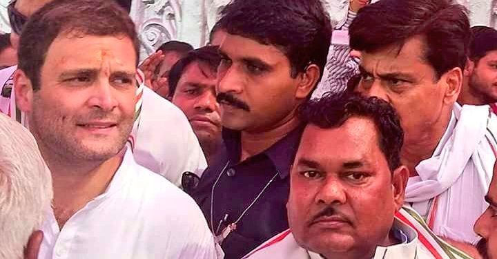 Shyoraj Valmiki with Rahul Gandhi(Image courtesy-Twitter)