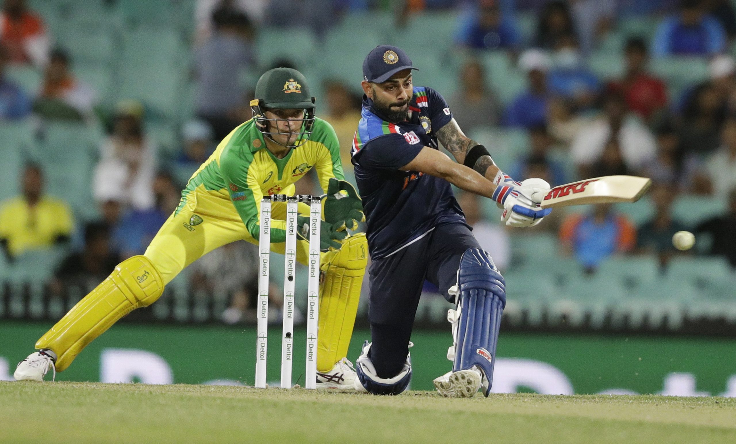 Индия австралия. Australia vs India. Оди аттар. Virat Kohli India. Virat vs Sachin.