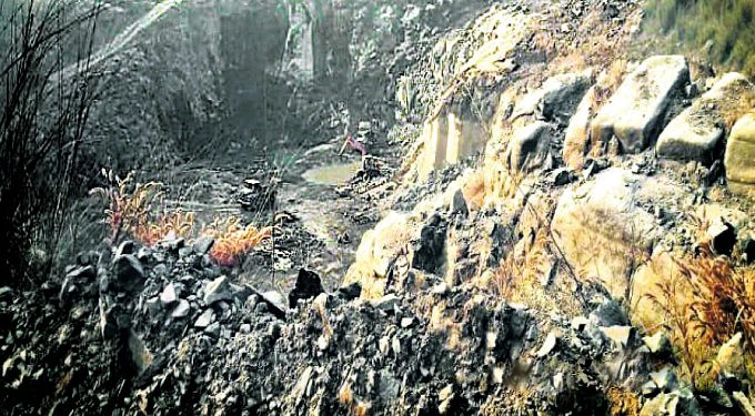 Forest dept employees attacked by stone mining mafia in Dhenkanal; 7 critically injured