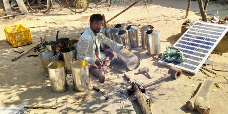 Gardening water cans earn these Keonjhar tribals a livelihood, an identity