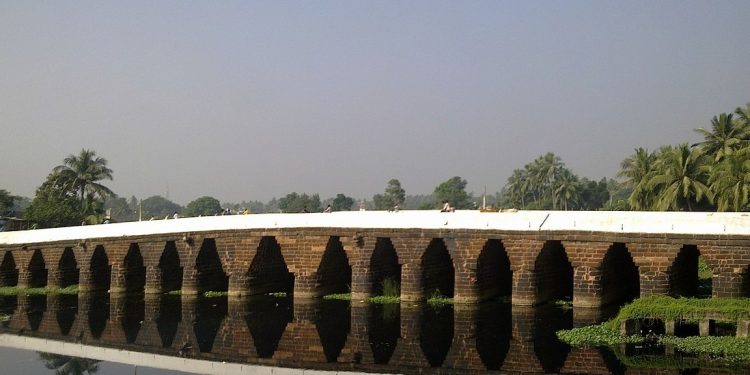 Historical Atharanala Bridge in Puri closed