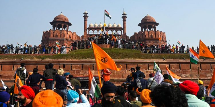 Farmers were seen shouting slogans at the iconic Red Fort. (File photo)