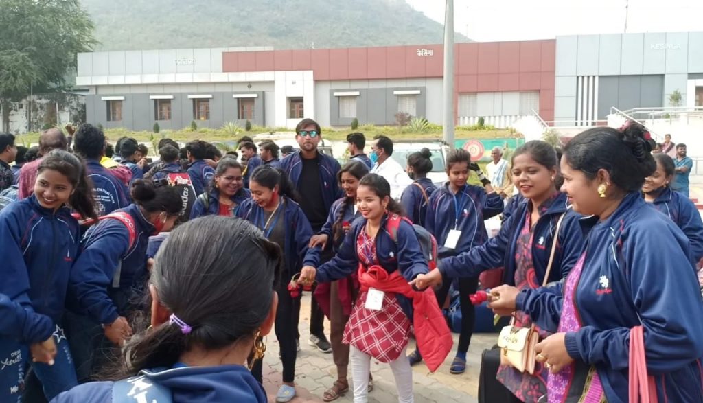 Winning hearts at Republic Day parade in New Delhi, Bajasal troupe reaches Kalahandi