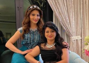 Urvashi Rautela shares an emotional note for mother