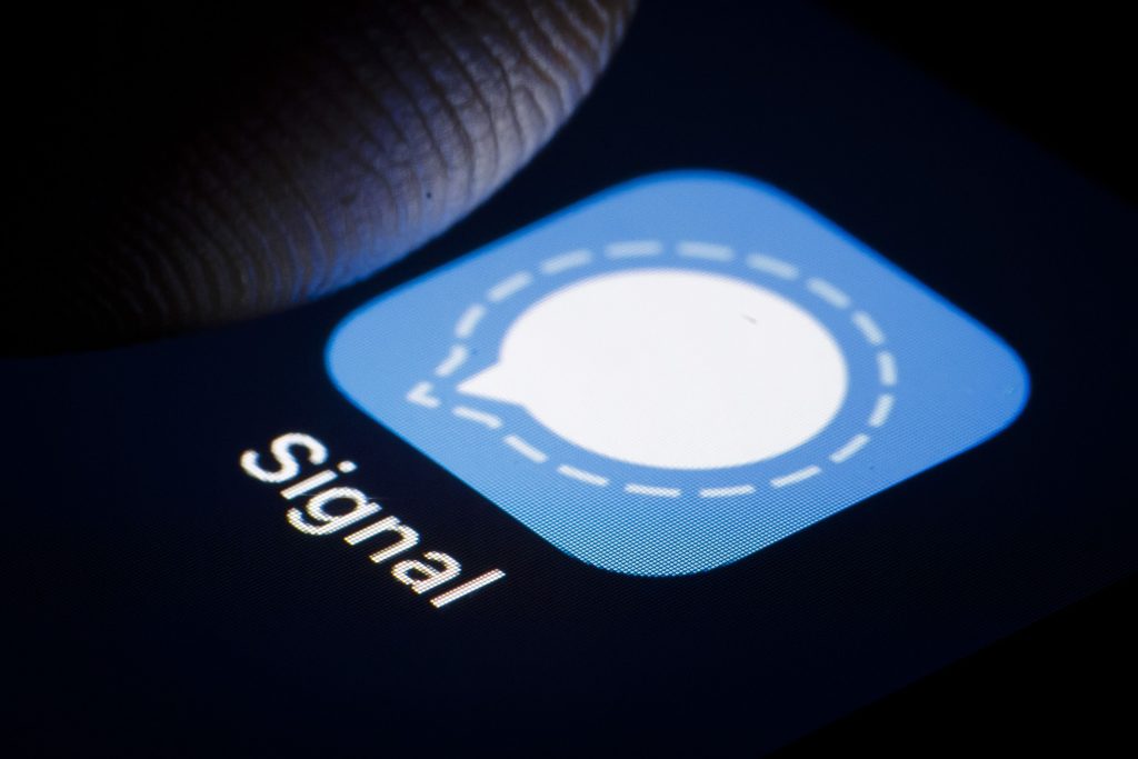 Signal app goes down amid peak user traffic