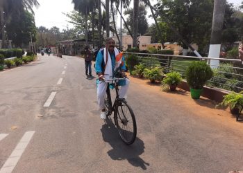 Congress MLAs ride bicycle to Assembly as petrol touches Rs 100 in Odisha