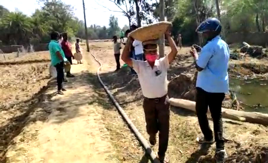 Bhadrak project director dons labourer’s hat, video goes viral