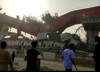 Three injured as under-construction flyover collapses on Dwarka Expressway.